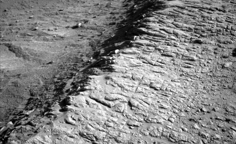Curiosity Rover Captures Stunning Images as it Explores Mars Ridge