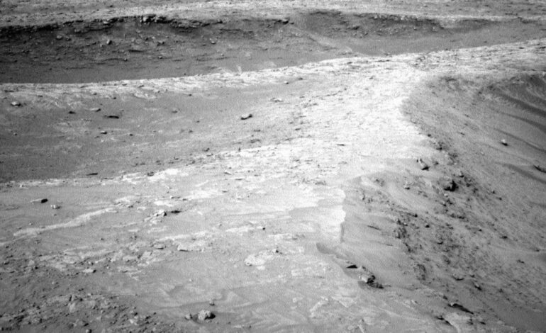 Curiosity Rover Captures Stunning Images of Martian Ridges