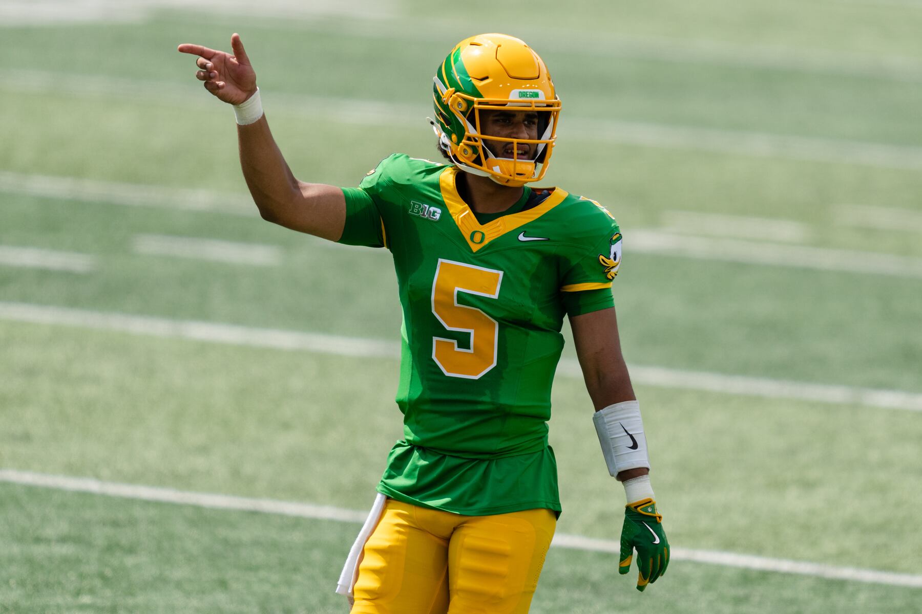 Dante Moore Dominates in Oregon Debut with 3 TDs in 59-13 Win