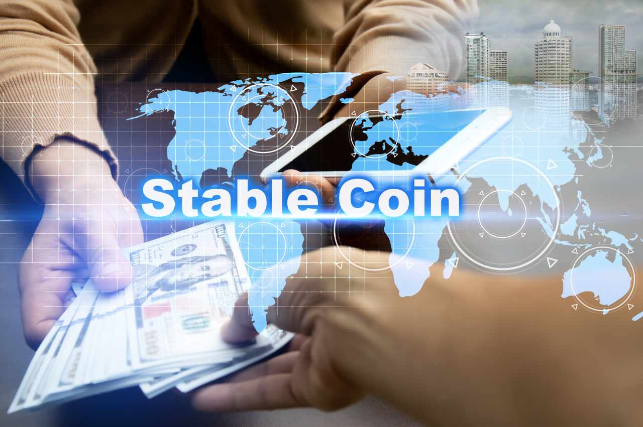 Dollar Faces Choppy Waters as Stablecoin Boom Grows, Strategist Warns