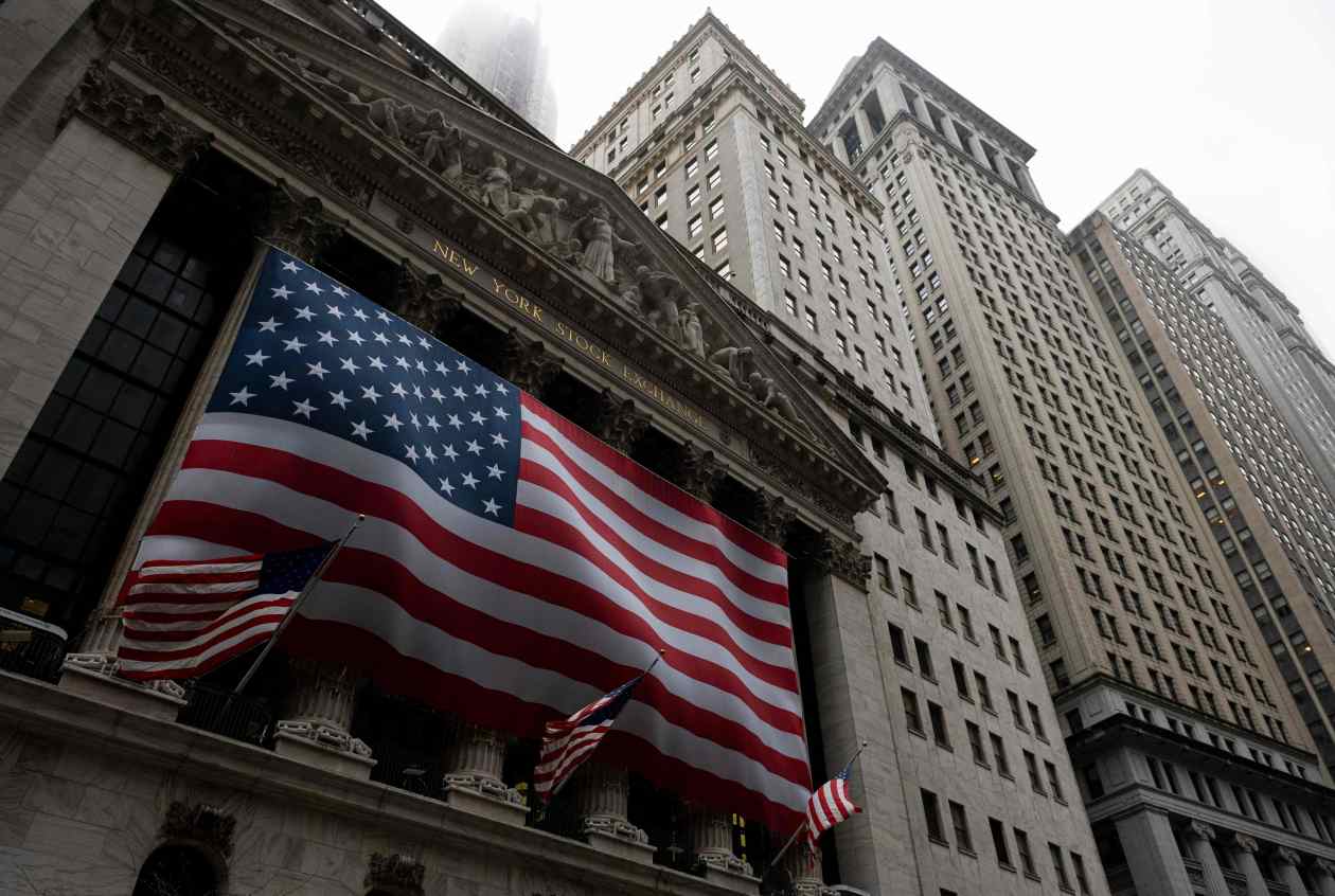 Dow Surges to Record High of 45,203.52 with Buffett’s Boost