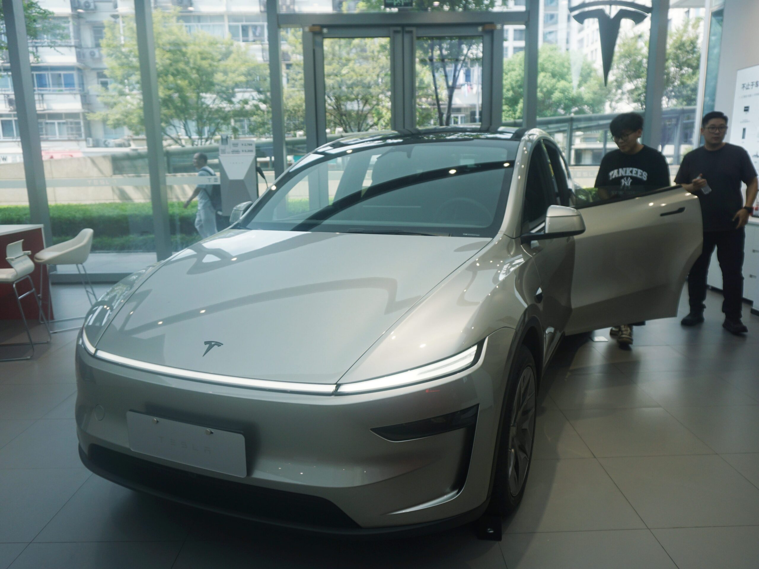Elon Musk Warns Tesla’s Six-Seat Model Y May Not Reach US