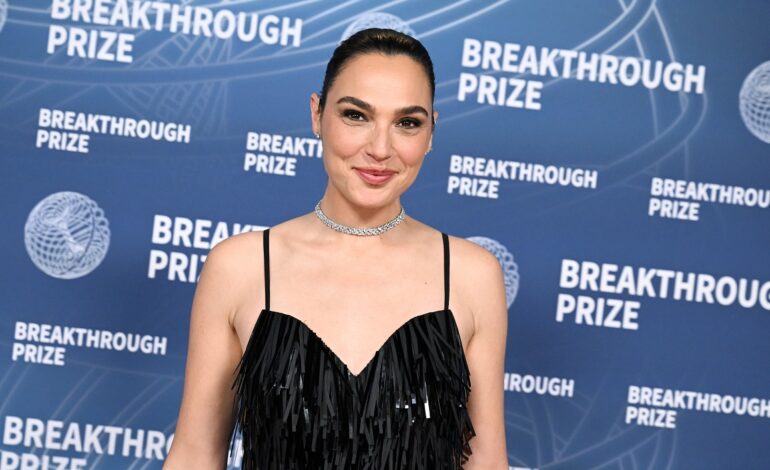 Gal Gadot Blames Hollywood Pressure for ‘Snow White’ Box Office Plunge