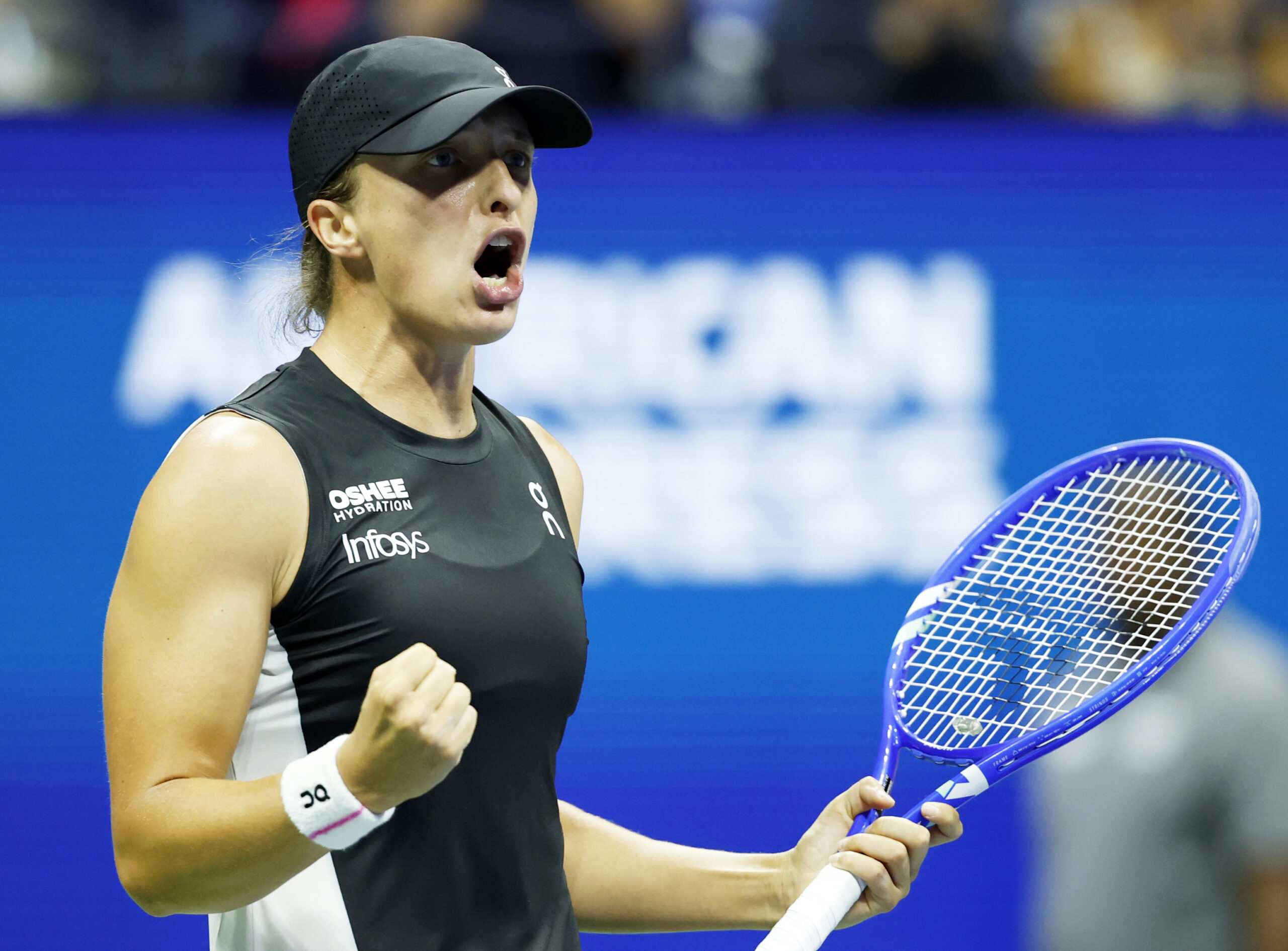 Iga Swiatek Battles Back to Advance to US Open Round of 16