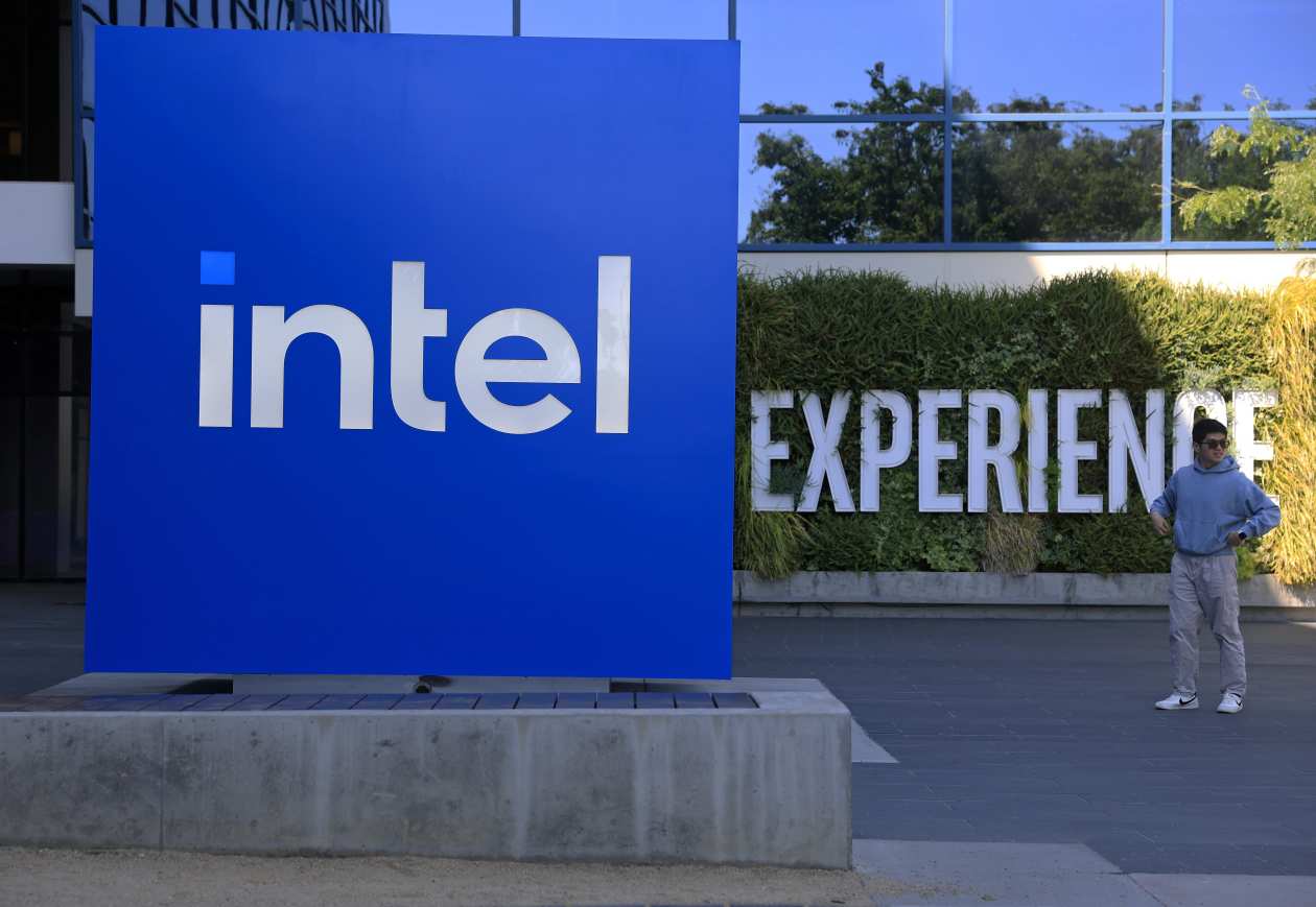 Intel Agrees to U.S. Government Stake in Urgent Deal