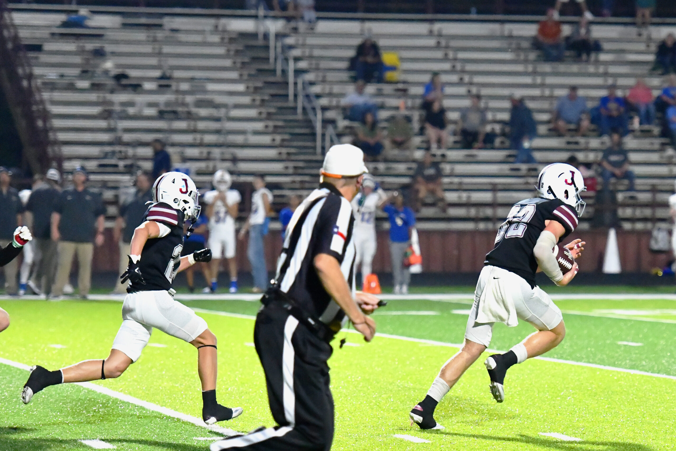 Jefferson Bulldogs Crush Leonard Tigers 56-12 in Dominant Display
