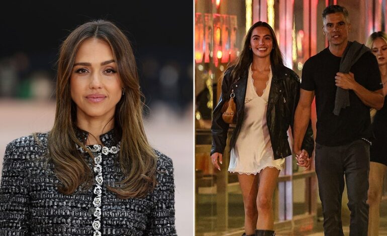Jessica Alba Shows Off Bikini Body as Cash Warren Dines with New Flame