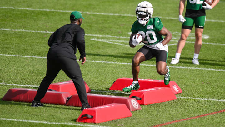 Jets’ Breece Hall Impresses Justin Fields Ahead of New Season