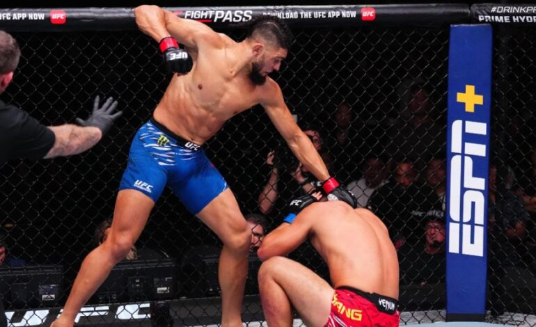 Johnny Walker Knocks Out Zhang Mingyang at UFC Fight Night in Shanghai
