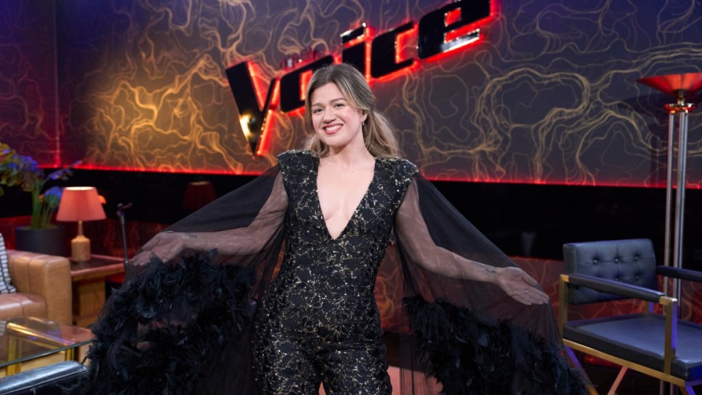 Kelly Clarkson Returns to The Voice Amid Personal Tragedy