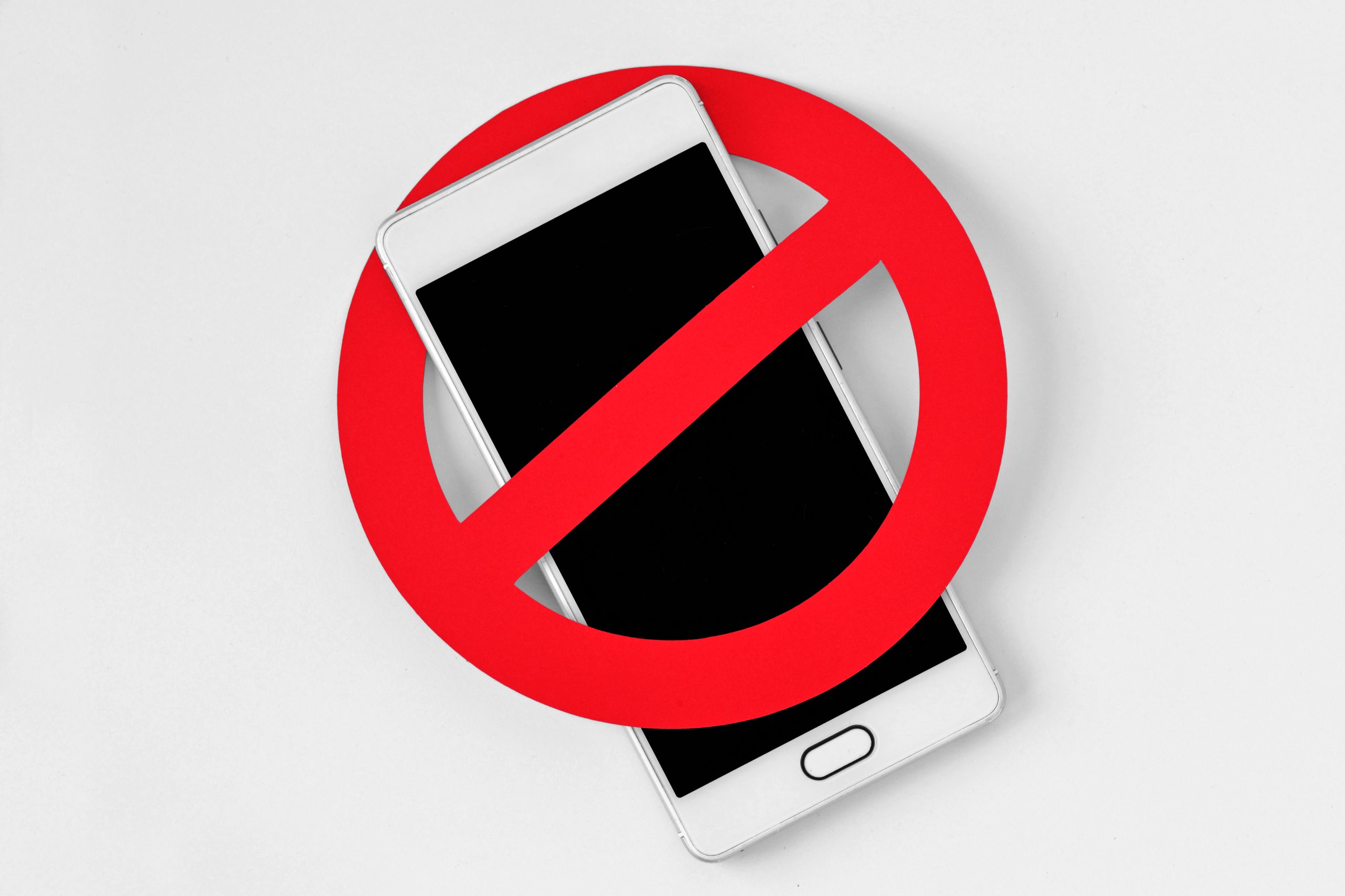 Lynn Public Schools Implement New Cellphone Policy Ahead of State Legislation