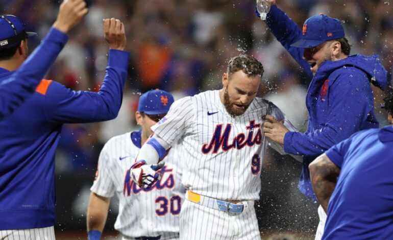 Mets Stun Phillies with Walk-Off Win, Cut Division Lead to 5 Games