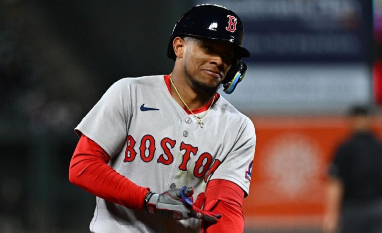 Red Sox’s Lowe Hits Paternity List; Refsnyder Returns to Action