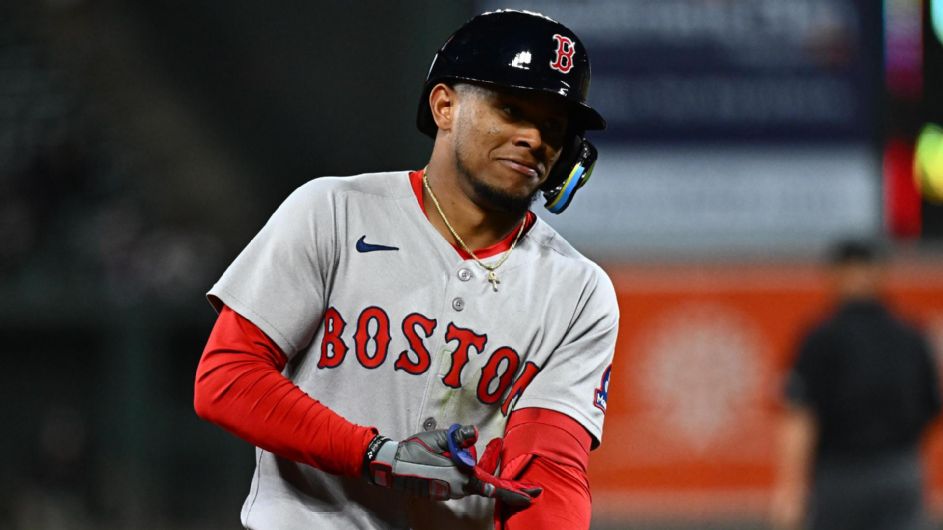 Red Sox’s Lowe Hits Paternity List; Refsnyder Returns to Action