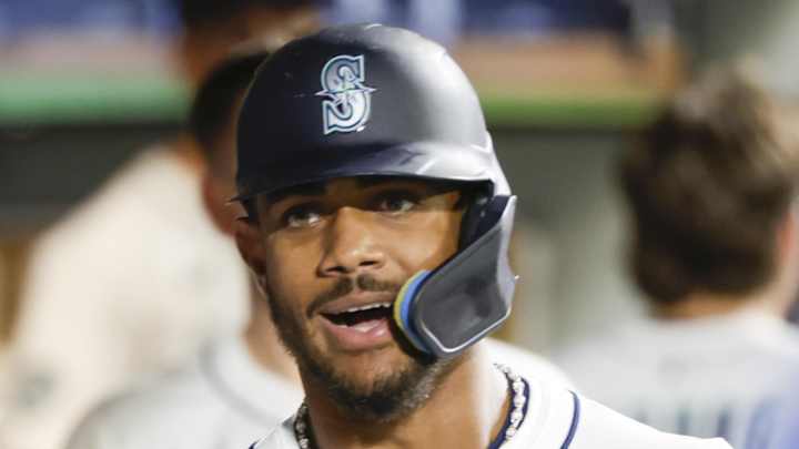 Seattle Mariners Hold Off Late Surge, Defeating White Sox 8-6