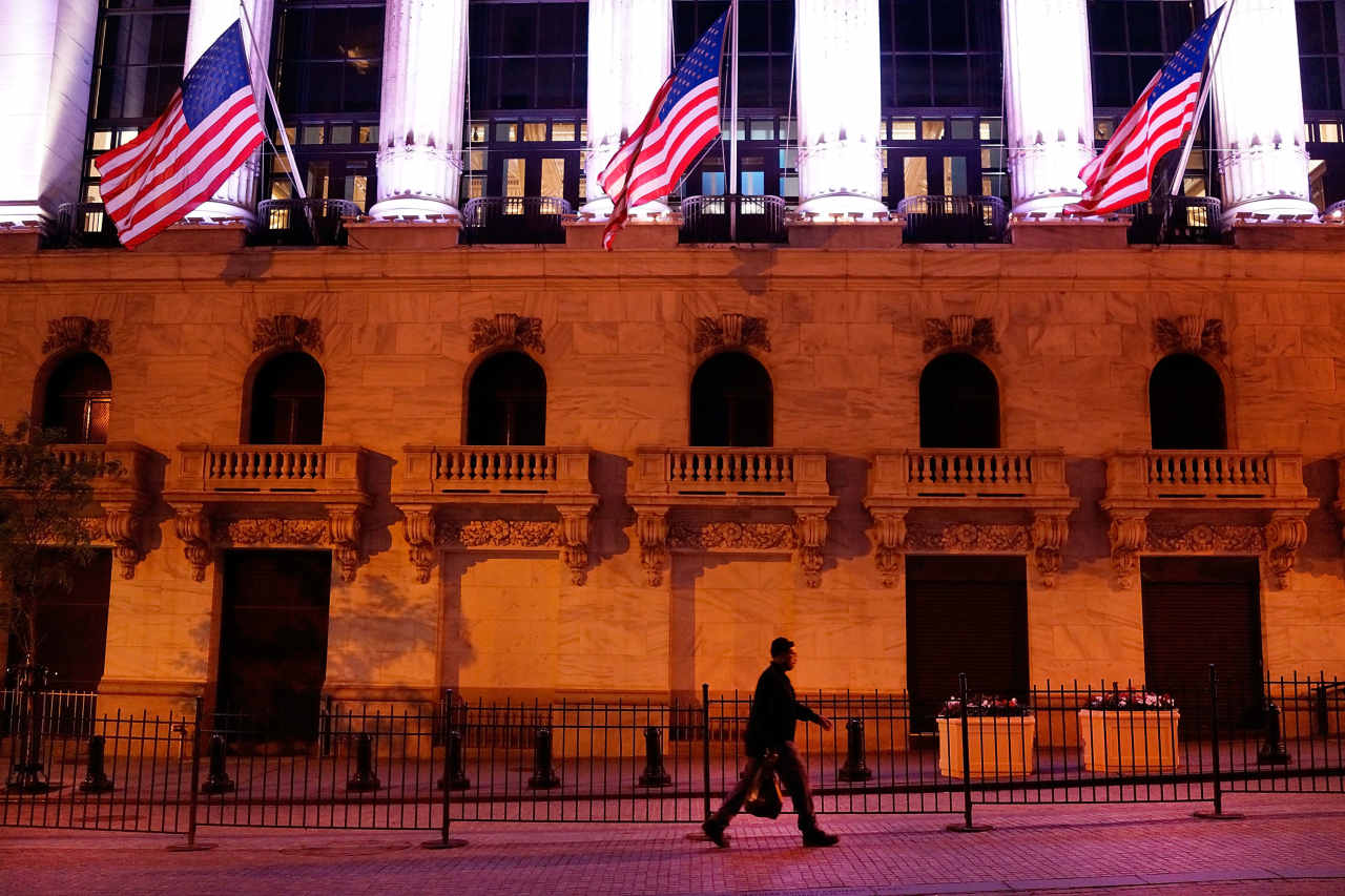 Small-Cap Stocks Face Decline as Fed Rate Cut Optimism Fades