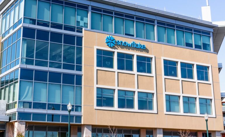 Snowflake Soars as Q2 Earnings Beat Expectations, Investors Excited