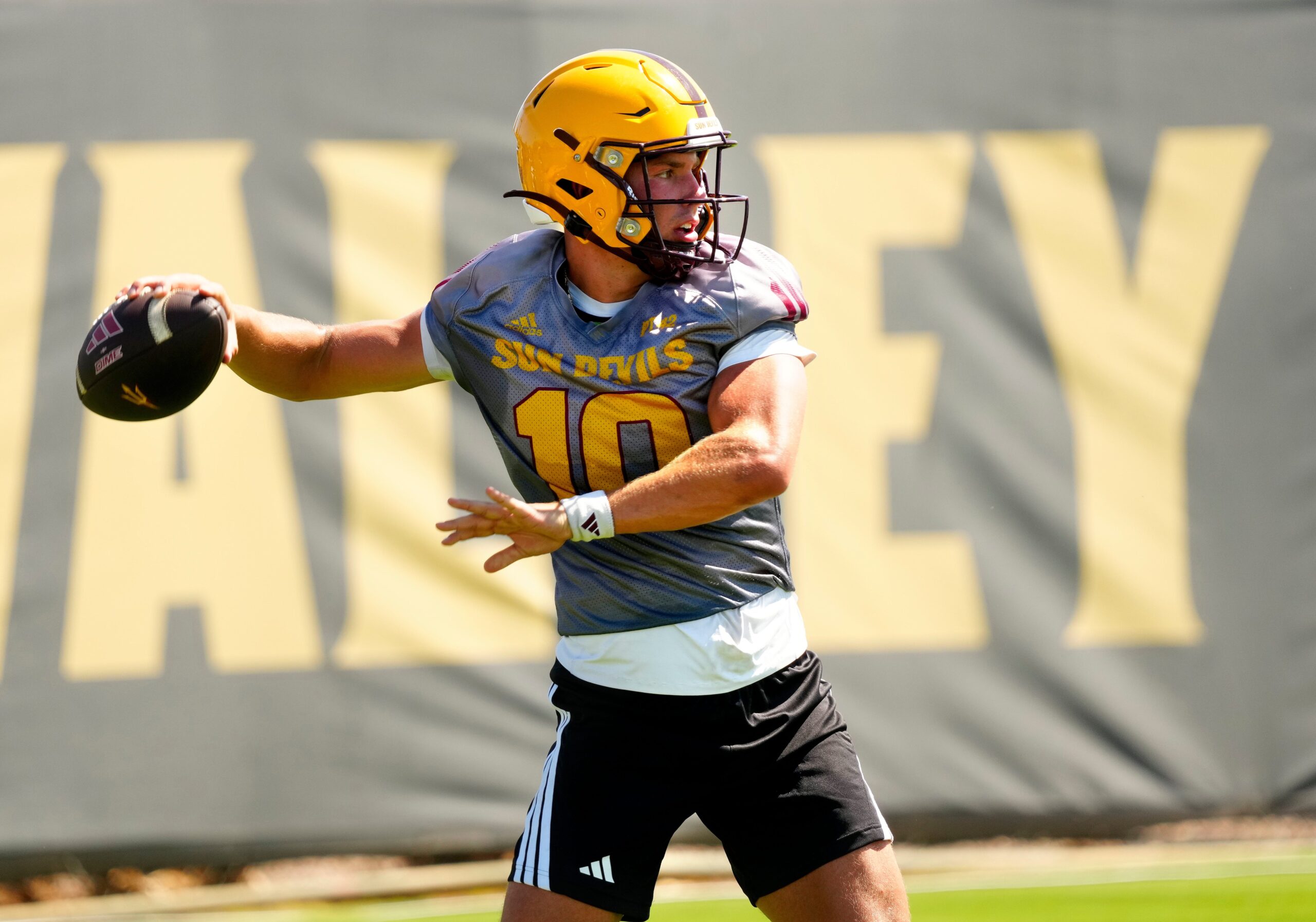 Steelers Scout Top Prospects Jordyn Tyson and Sam Leavitt for 2026 Draft