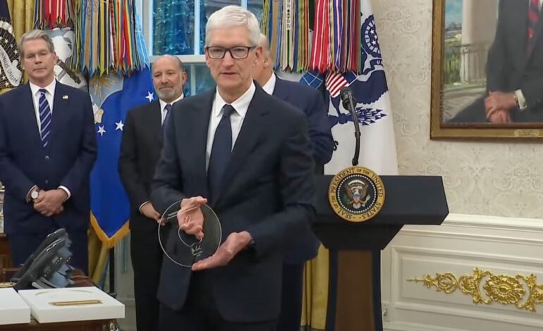 Tim Cook Presents Trump with Unique American-Made Glass Gift
