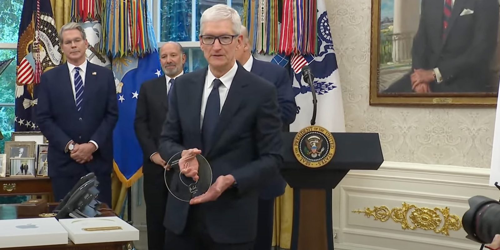 Tim Cook Presents Trump with Unique American-Made Glass Gift