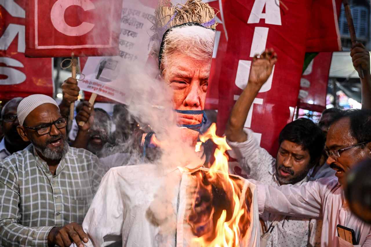 Trump Enacts 50% Tariffs on India: Clothes, Jewelry, Shrimp Hit Hard