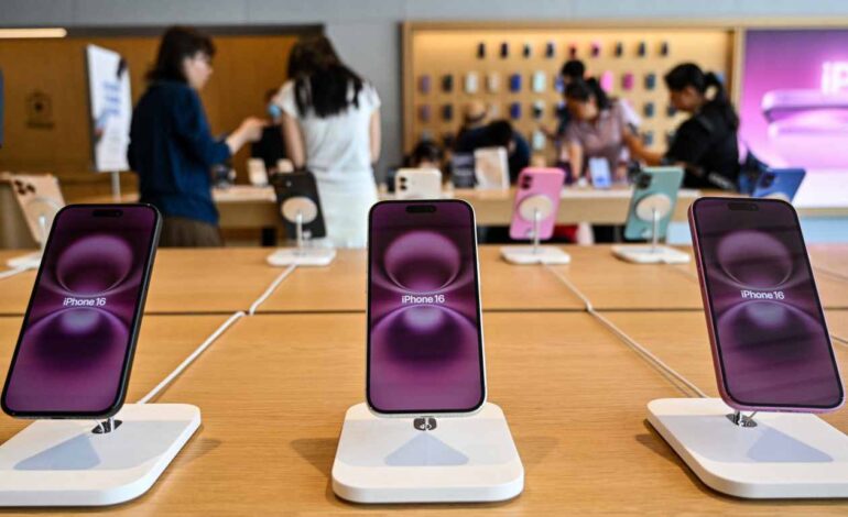 U.K. Drops iPhone ‘Back Door’ Demand as Apple Expands in India