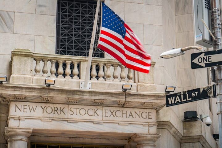 U.S. Stock Futures Volatile as Inflation Data Raises Rate Concerns
