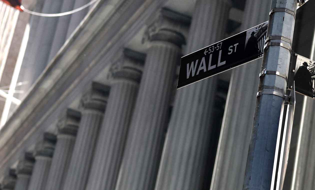 U.S. Stock Market Faces Reality Check Amid Economic Doubts