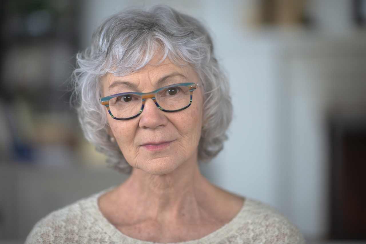 Urgent: 65-Year-Old Woman Faces Challenge Canceling 25 Credit Cards