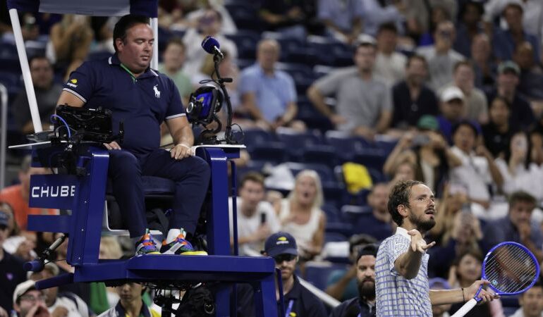 US Open Chaos: Medvedev’s Match Disrupted by Photographer