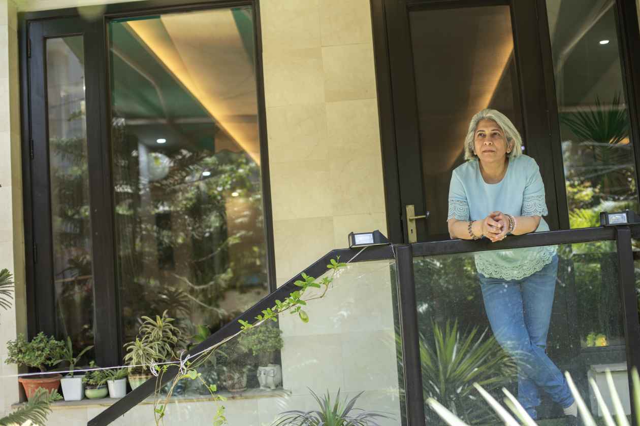 Woman Discovers Ex-Husband Gambled Away $900,000 Savings