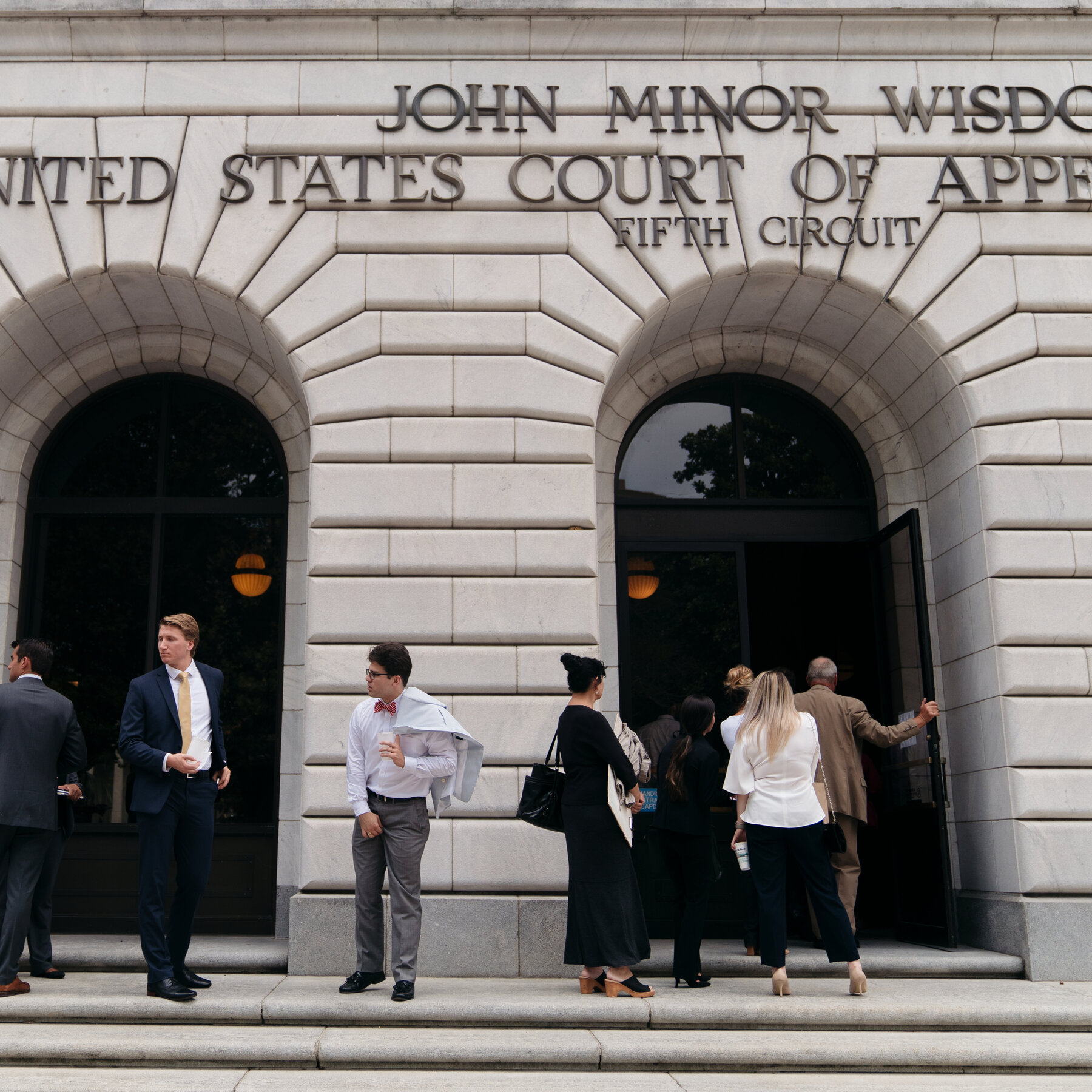 Appeals Court Blocks Trump’s Deportation Plan Under Alien Enemies Act
