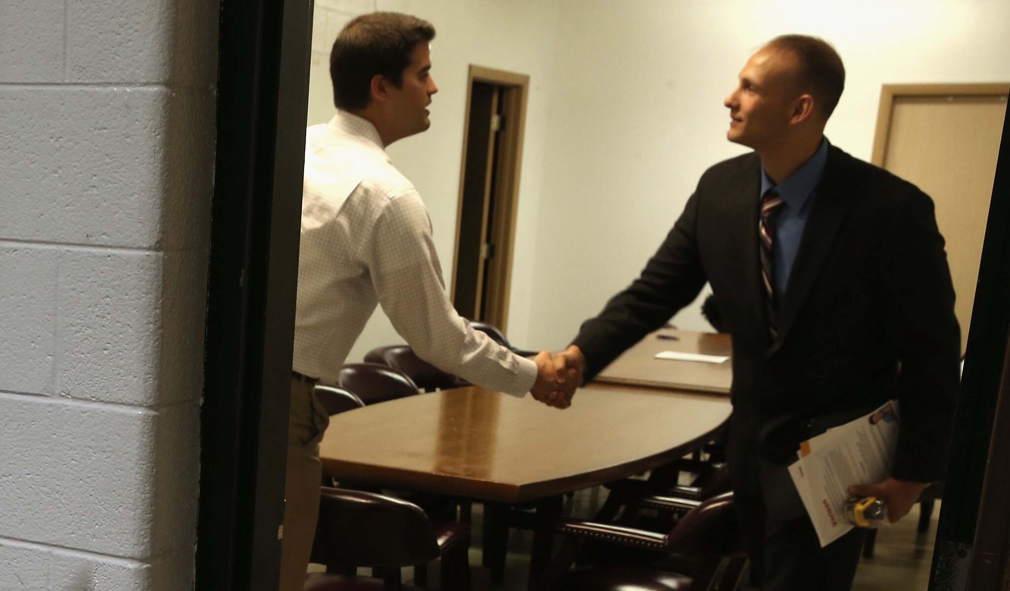 Aunt Considers Sharing Job Interview Feedback with Nephew