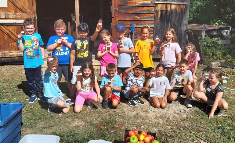 Bell Top Elementary Students Craft Fresh Apple Cider in Learning Barn