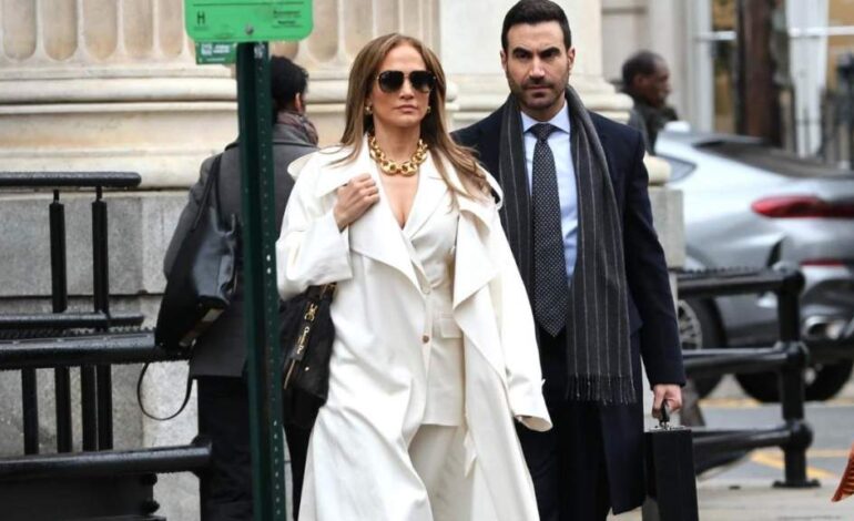 Brett Goldstein Calls Filming with J.Lo a ‘Nightmare’ Amid Paparazzi
