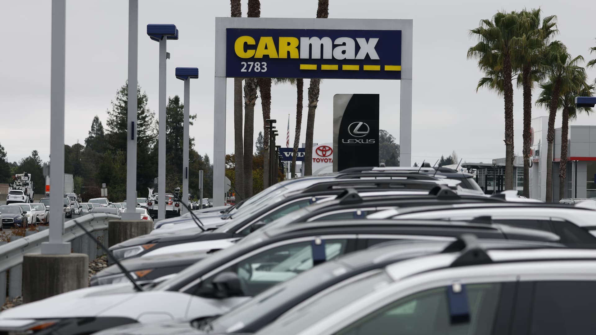 CarMax Shares Drop 20% After Disappointing Quarterly Results