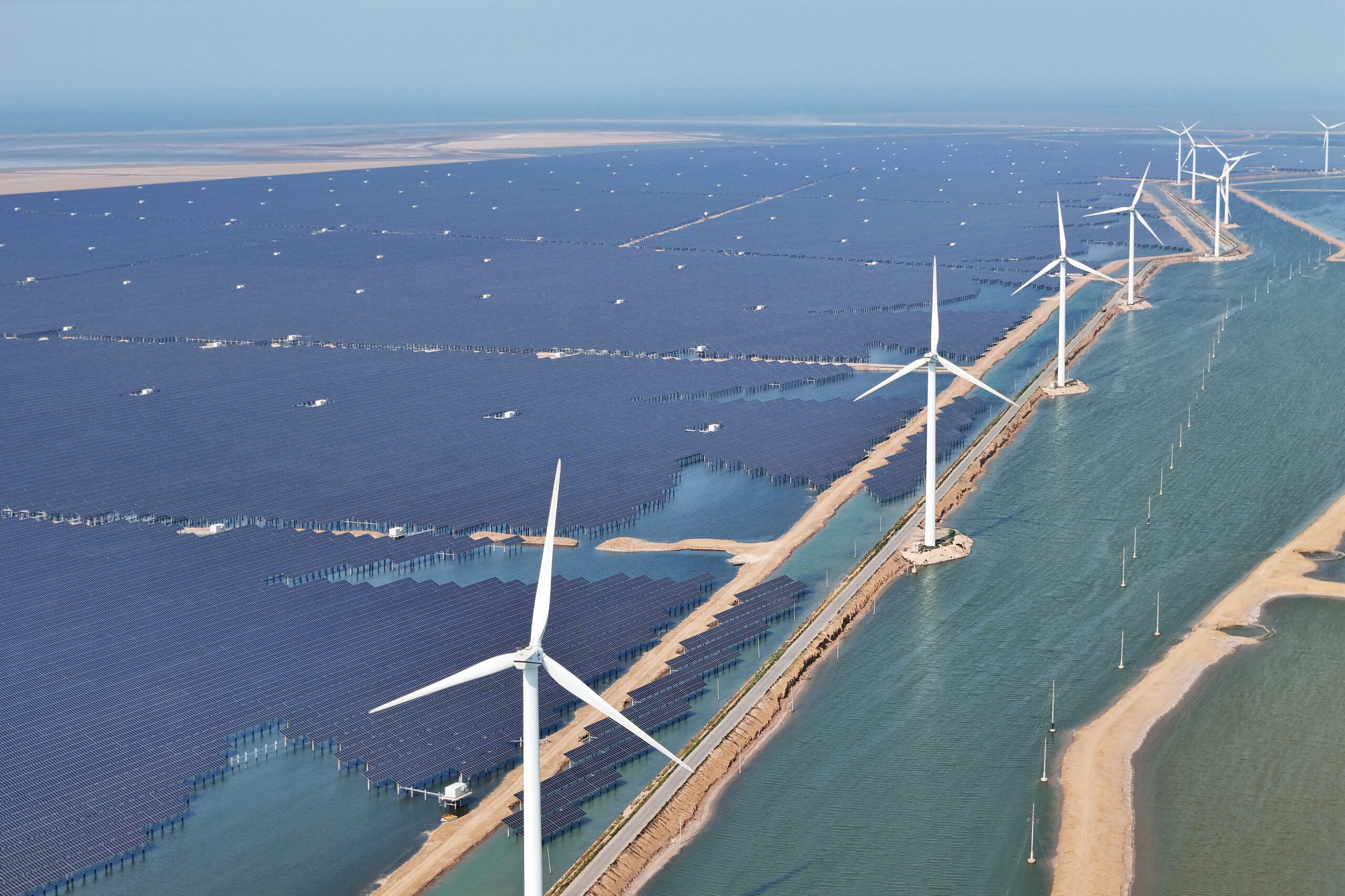 China Leads Global Clean Energy Transition as Fossil Fuel Use Stalls