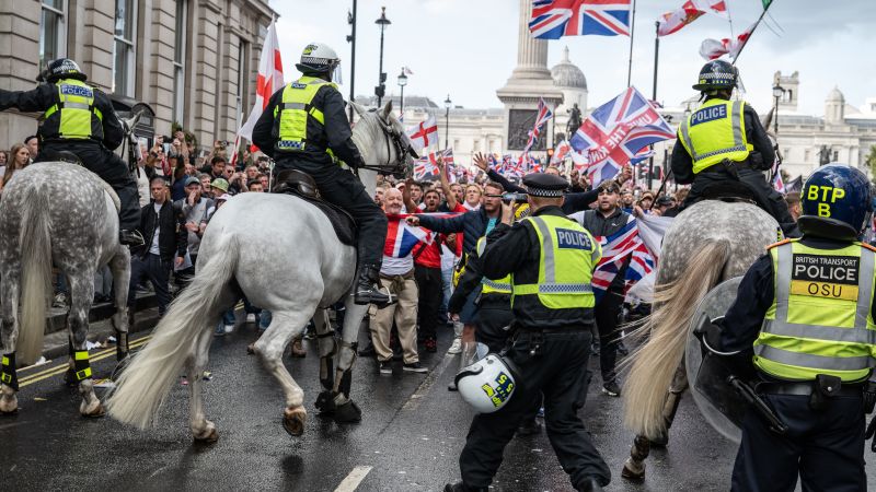 Clashes Erupt in London During Far-Right Anti-Immigration March