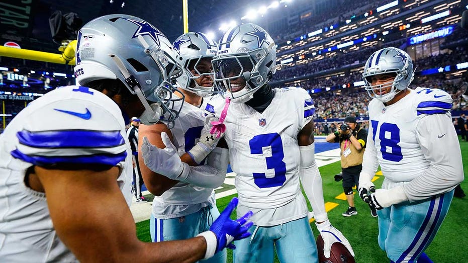 Cowboys and Packers Fight to Dramatic 40-40 Tie in Arlington