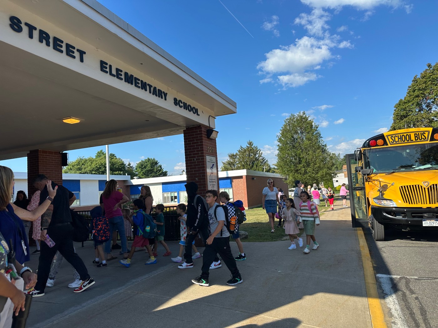 Division Street Elementary Welcomes Students Back for New Year
