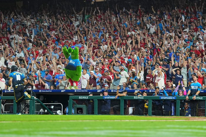 Fans Go Viral: Stadium Moments Captivate Audiences Worldwide