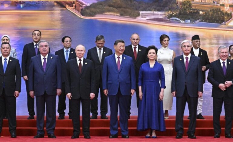 Global Powers Risk Fragmentation into Rival Blocs, Analysts Warn