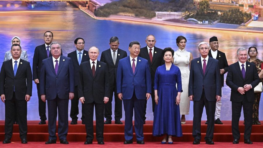 Global Powers Risk Fragmentation into Rival Blocs, Analysts Warn
