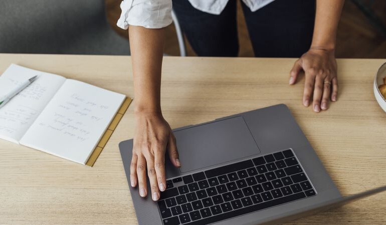 Hundreds of Thousands of Women Exit Workforce Amid Rising Challenges