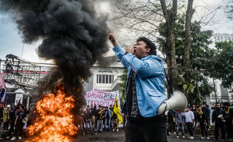Indonesia Leader Installs Loyalists, Vows Action After Deadly Protests
