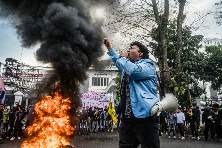 Indonesia Leader Installs Loyalists, Vows Action After Deadly Protests