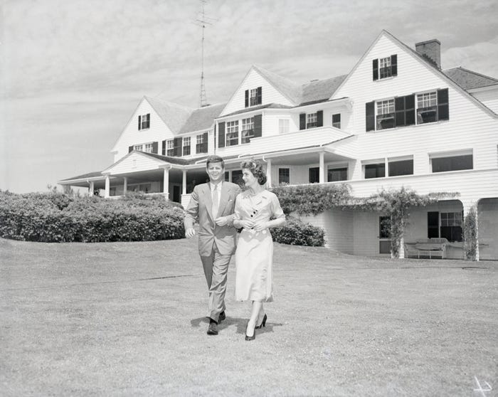 Jackie O’s Iconic Homes Revealed: Luxury Estates Open to Public