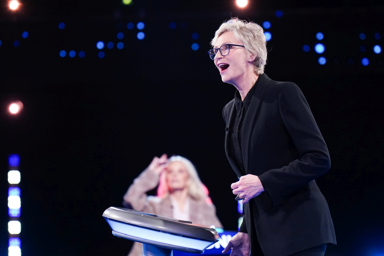 Jane Lynch Launches Celebrity Weakest Link on Fox—Watch Now!