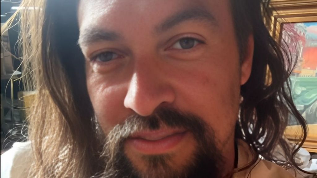 Jason Momoa Stuns with Barbie Pink Suit and Toenails at Venice Fest