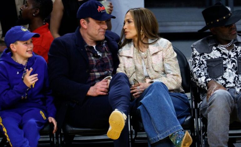 Kids of JLo & Affleck “Still Really Close” Amid Divorce